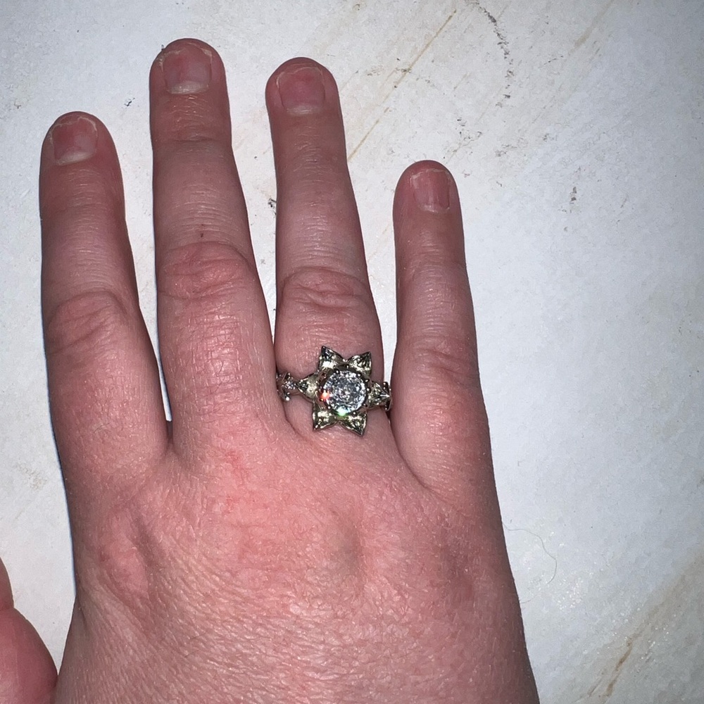 Silver Starburst Clear Stone Ring 💍
